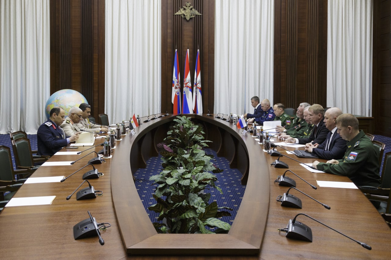 Russian Deputy Defence Minister Alexander Fomin meets with his ...